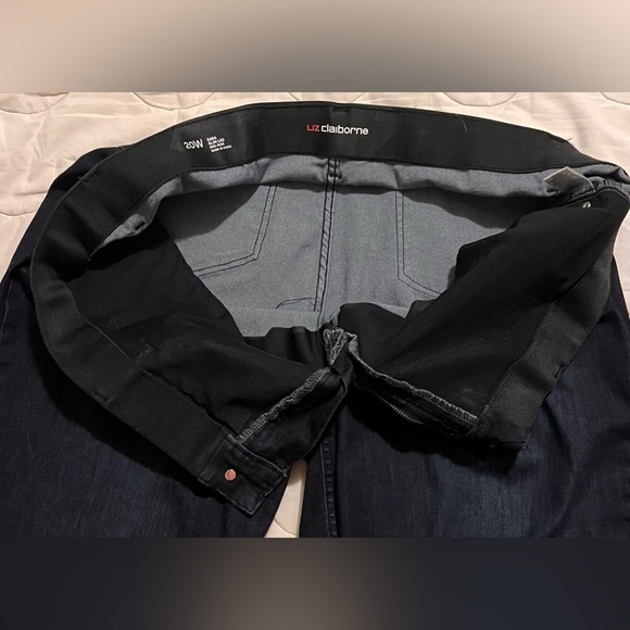 NWT Liz Claiborne Sara Slim Leg Mid-Rise Jeans - size 20W - Picture 5 of 8